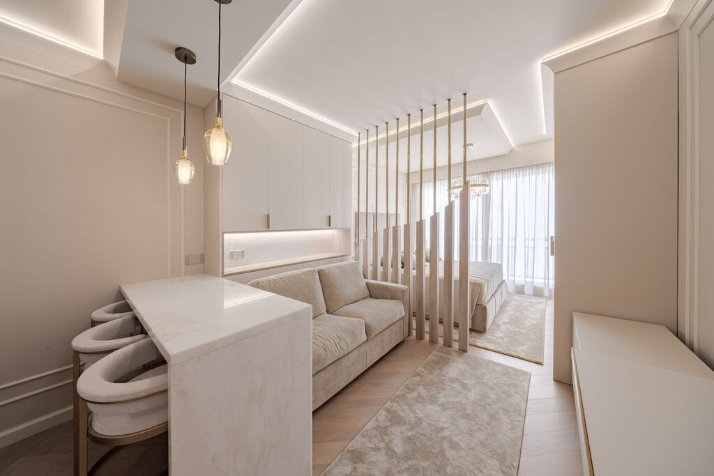FULLY RENOVATED STUDIO