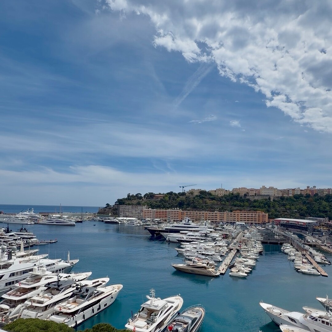 RENOVATED 2-BEDROOM APARTMENT ON THE PORT