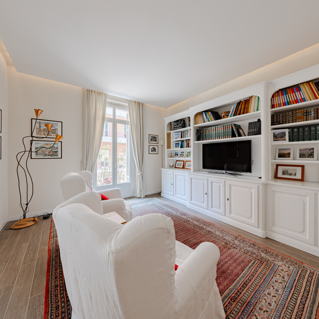 4 ROOM CENTRAL RENOVATED