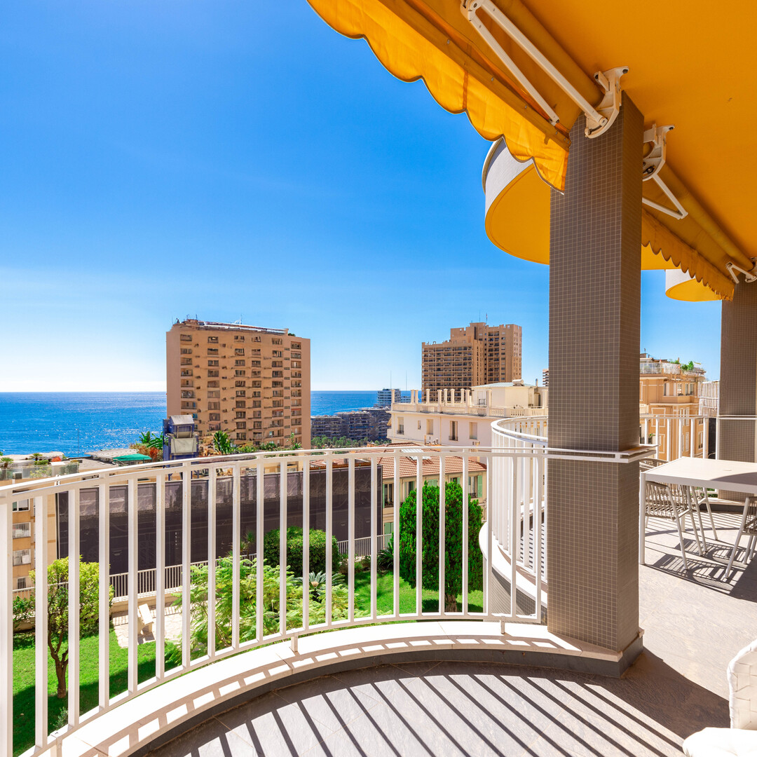 RENOVATED 2 BEDROOM WITH SEA VIEW