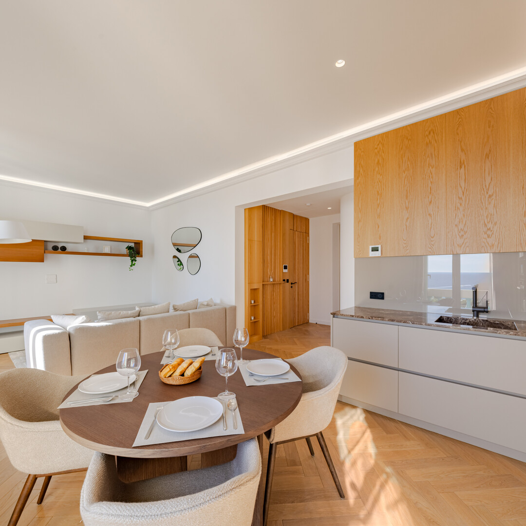 SUPERB 2 BEDROOM APARTMENT RENOVATED WITH SEA VIEW