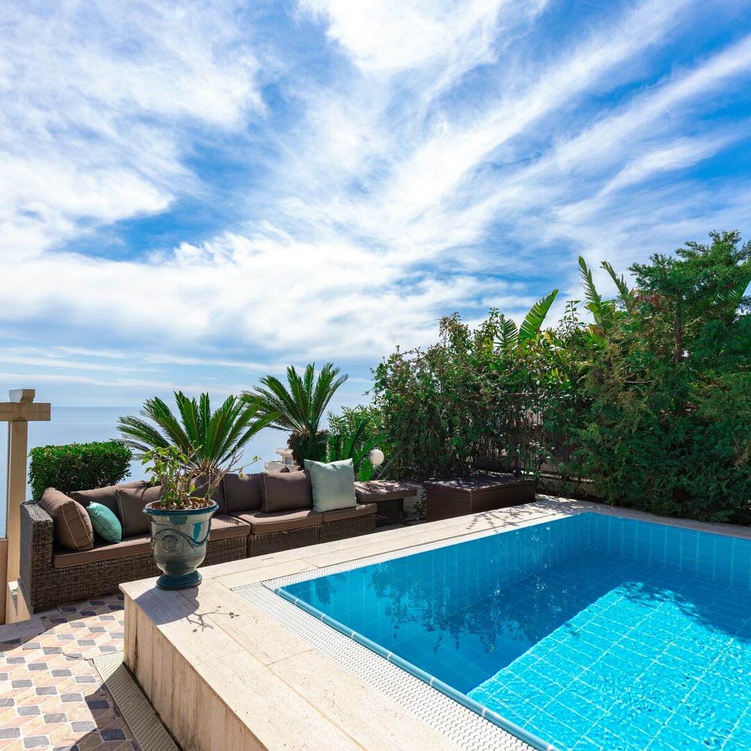 DUPLEX PENTHOUSE WITH POOL