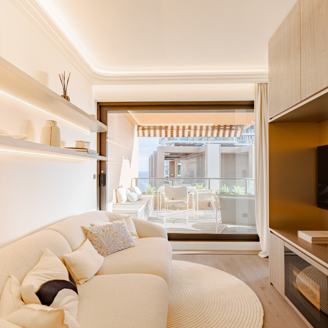 MAGNIFICENT STUDIO WITH SEA VIEW