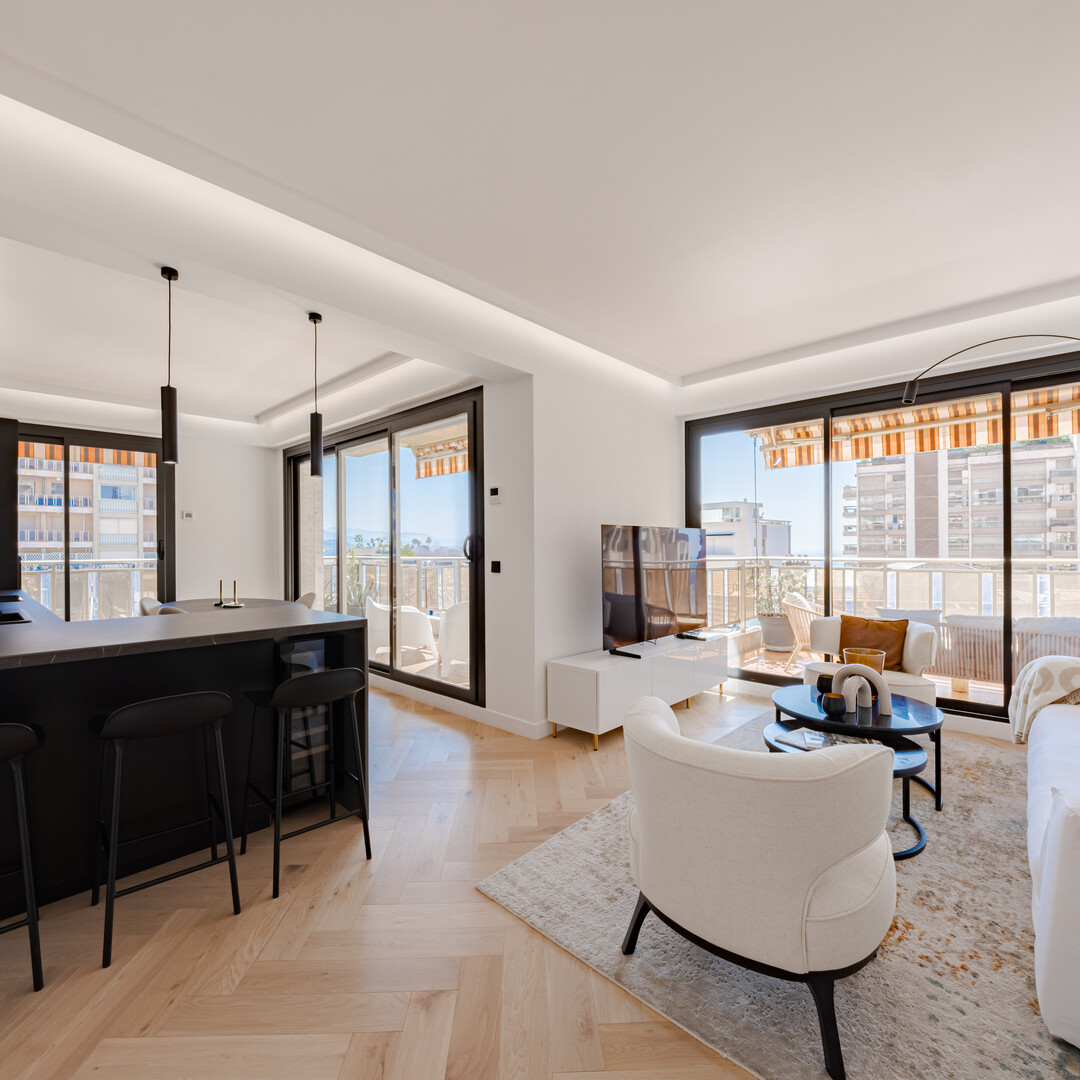MAGNIFICENT 3 ROOM APARTMENT RENOVATED AND CENTRAL