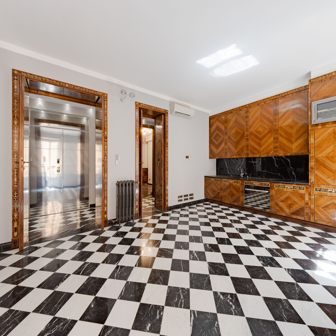 ELEGANT BOURGEOIS TWO-BEDROOM APARTMENT