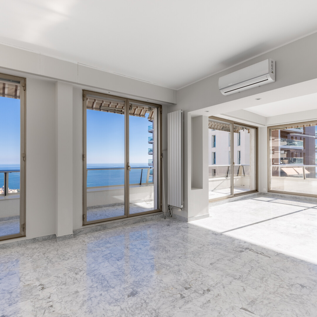 MAGNIFICENT 5 BEDROOM APARTMENT - SEA VIEW