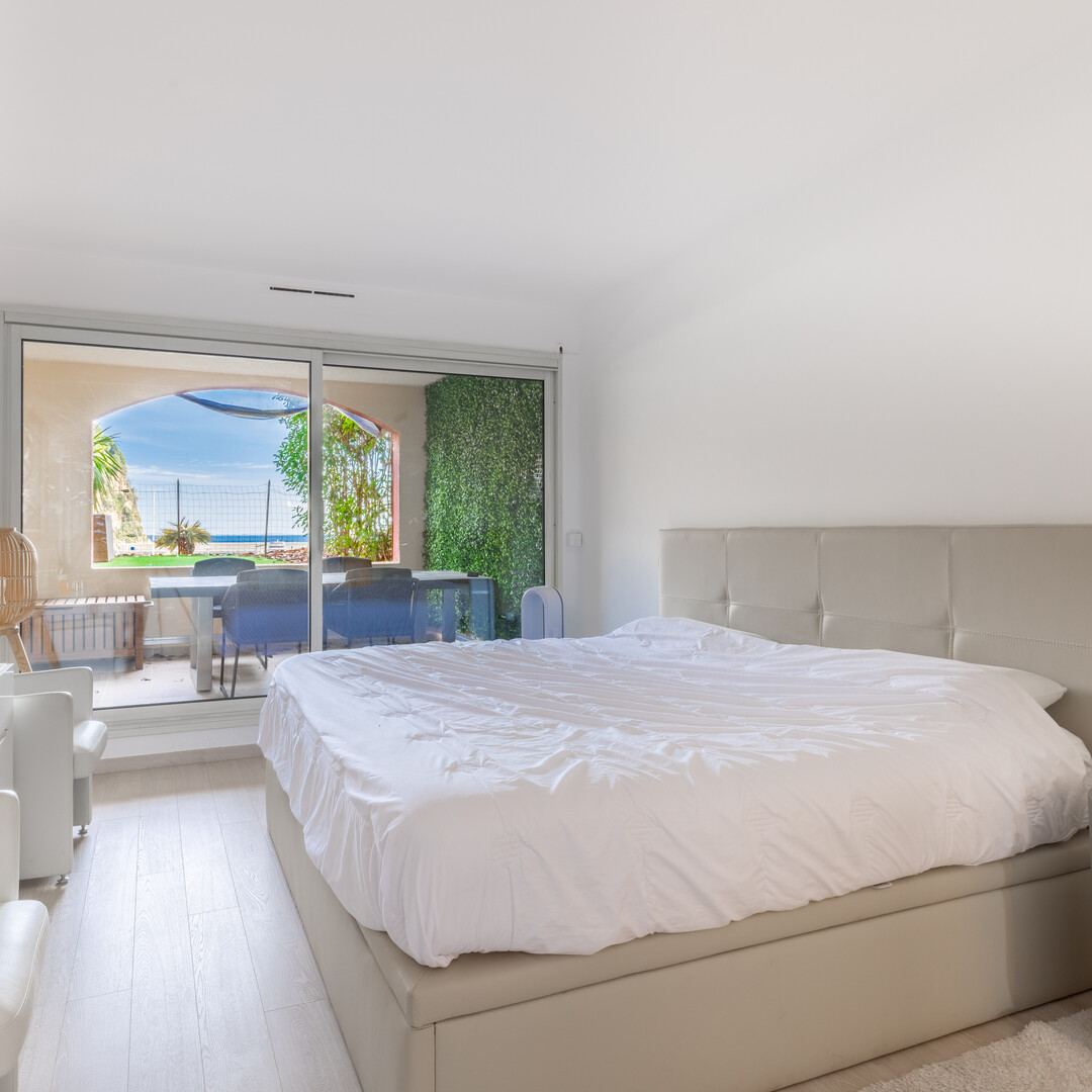 CHARMING ONE BEDROOM APARTMENT WITH GARDEN SEA VIEW