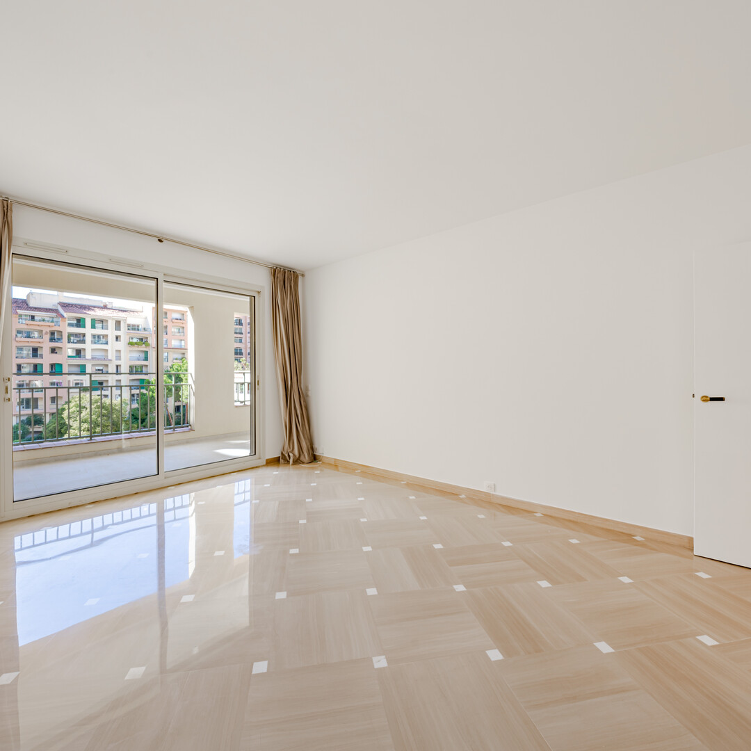 SPACIOUS 2-ROOM APARTMENT