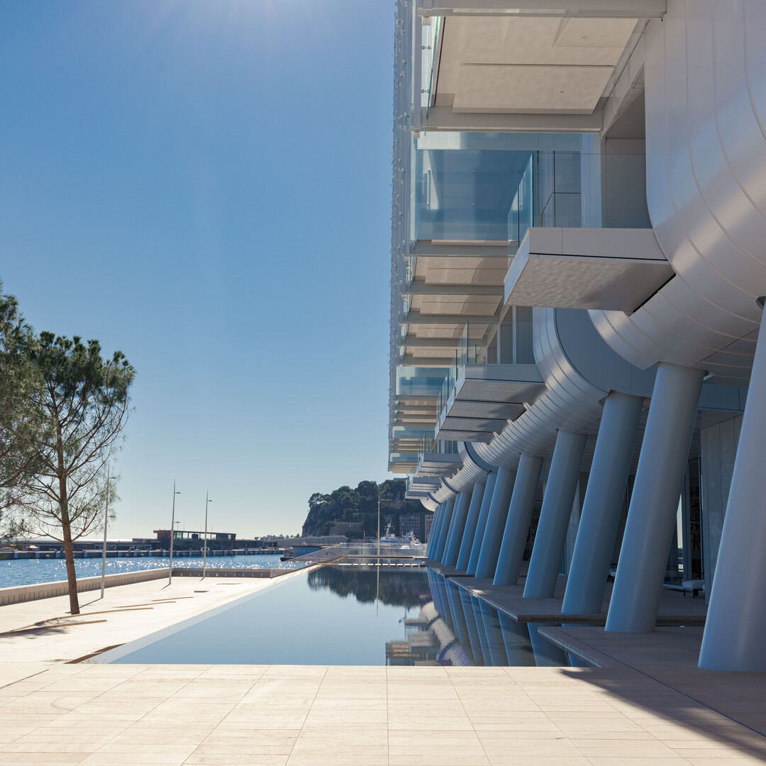 LUXURIOUS 3-BEDROOM APARTMENT WITH SEA AND MARINA VIEW