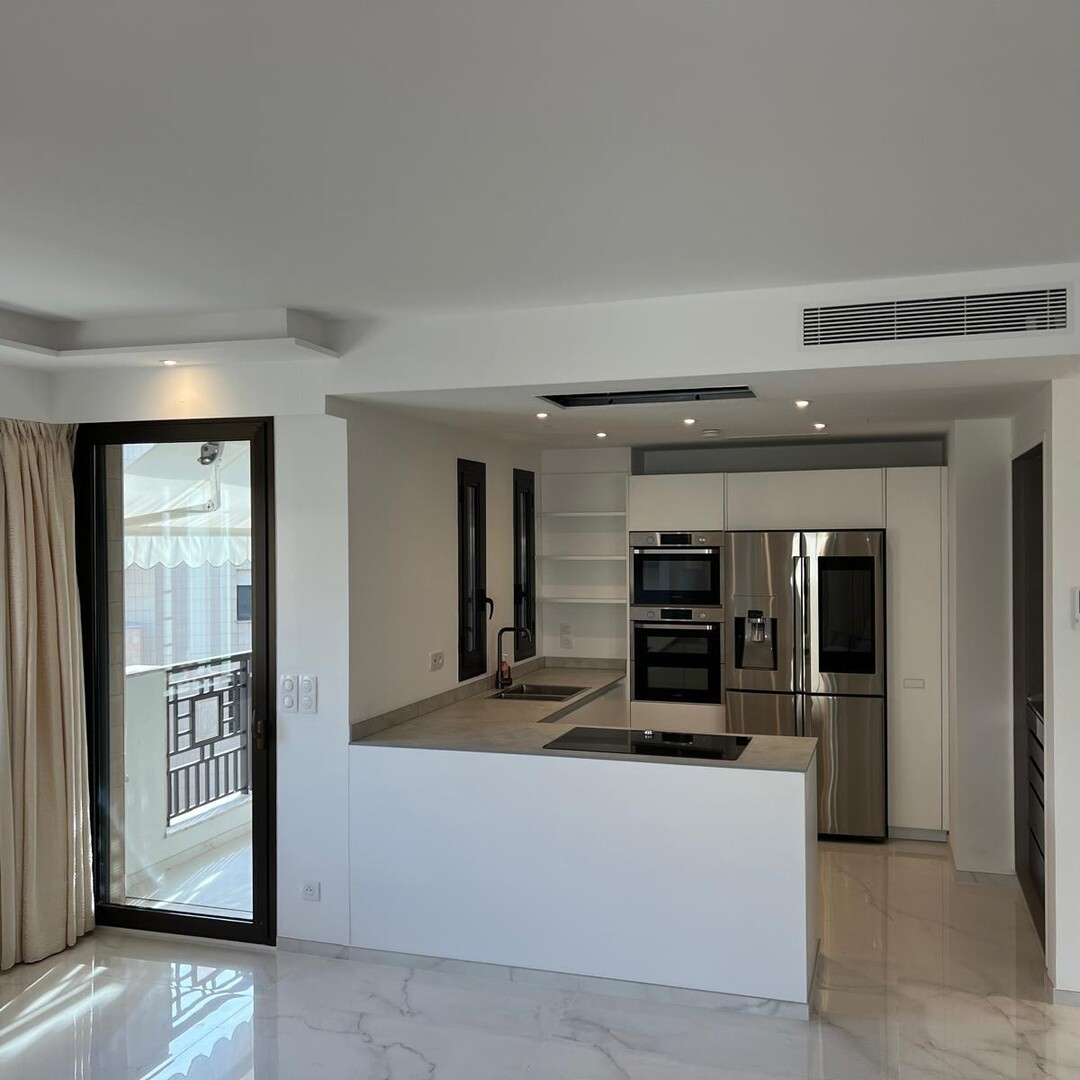 MAGNIFICENT 4 ROOM APARTMENT