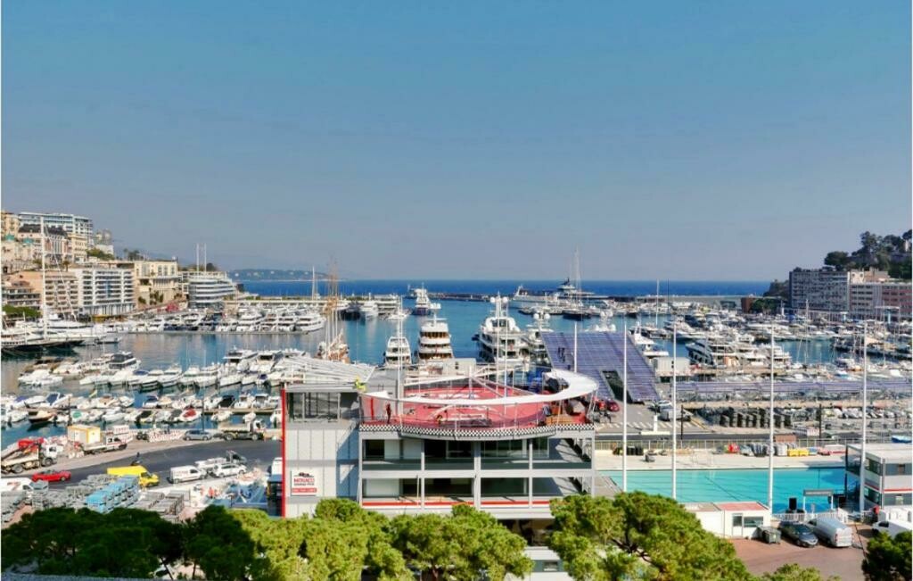 BEAUTIFUL STUDIO PORT