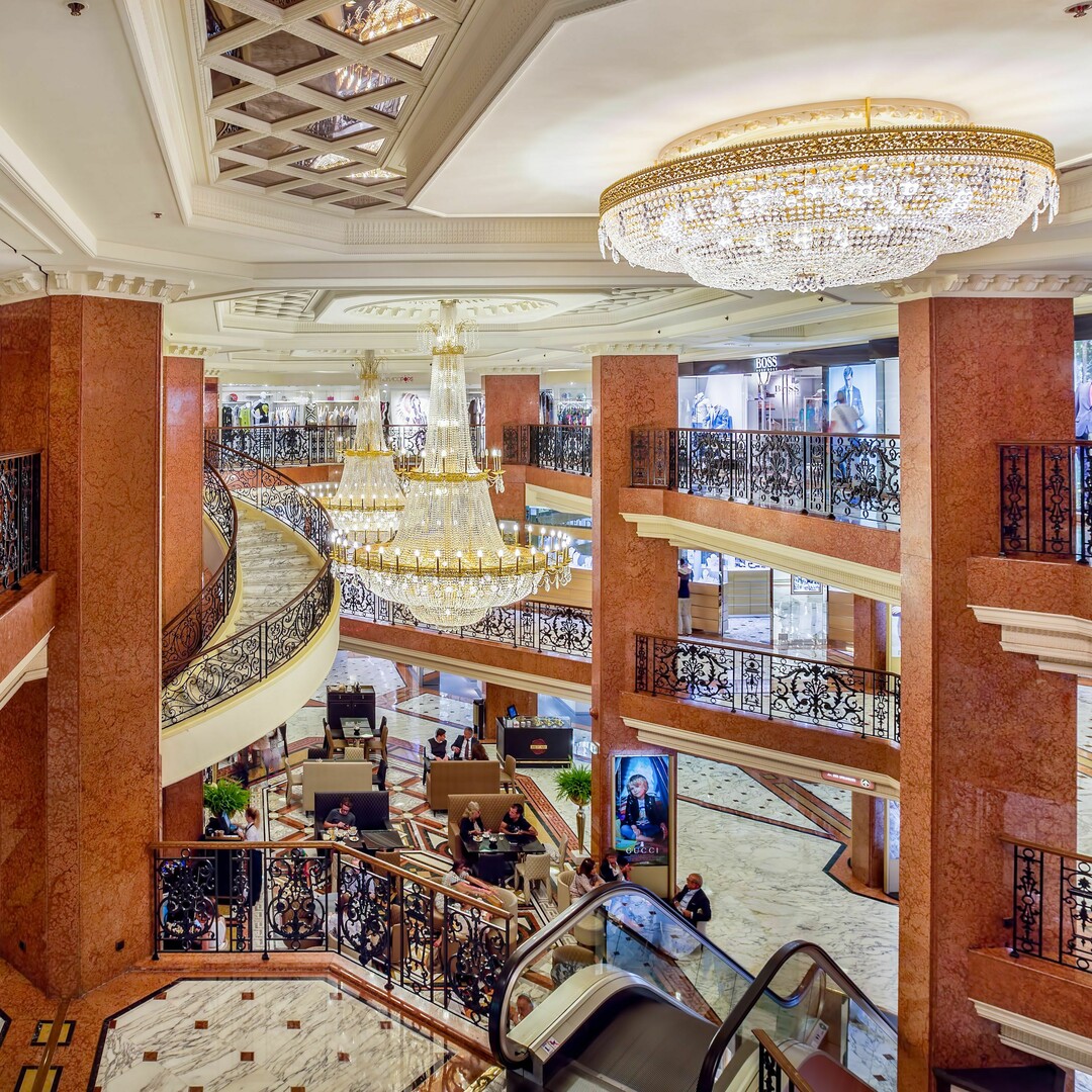LARGE SHOP IN THE HEART OF THE CARRÉ D'OR