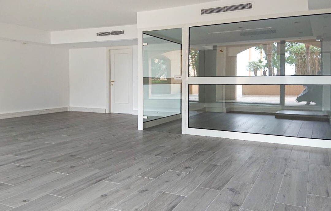 BEAUTIFUL OFFICE FONTVIEILLE - RESIDENCE ‟LE RAPHAEL‟