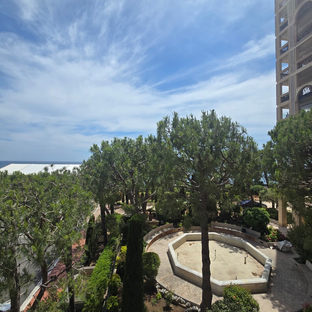 3 ROOM SEASIDE PLAZA COMPLETELY RENOVATED