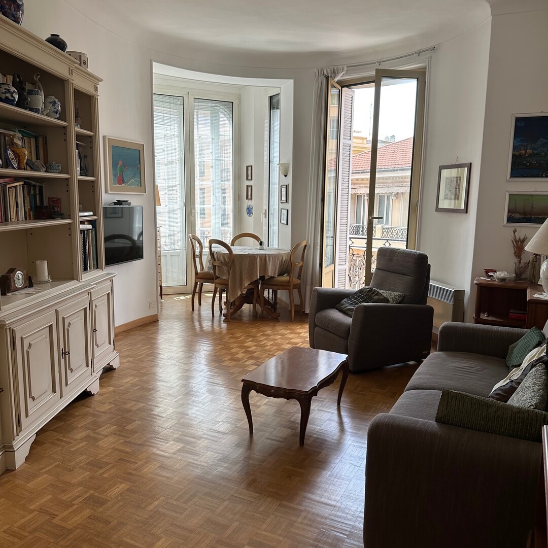 Palais de midi/ 3 rooms / attic and large cellar