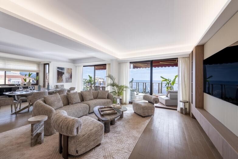 Luxurious renovated 3-room apartment - Riviera Palace