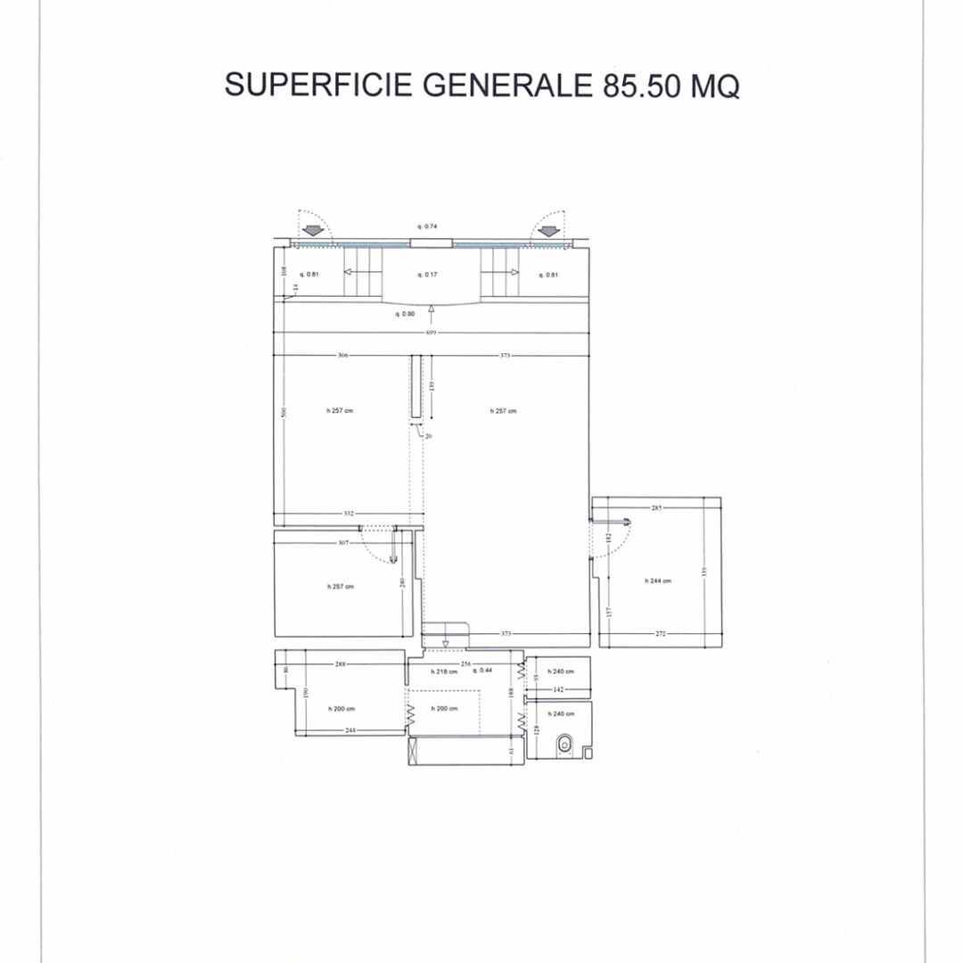 Luminous Offices With Double Access & Vitrine