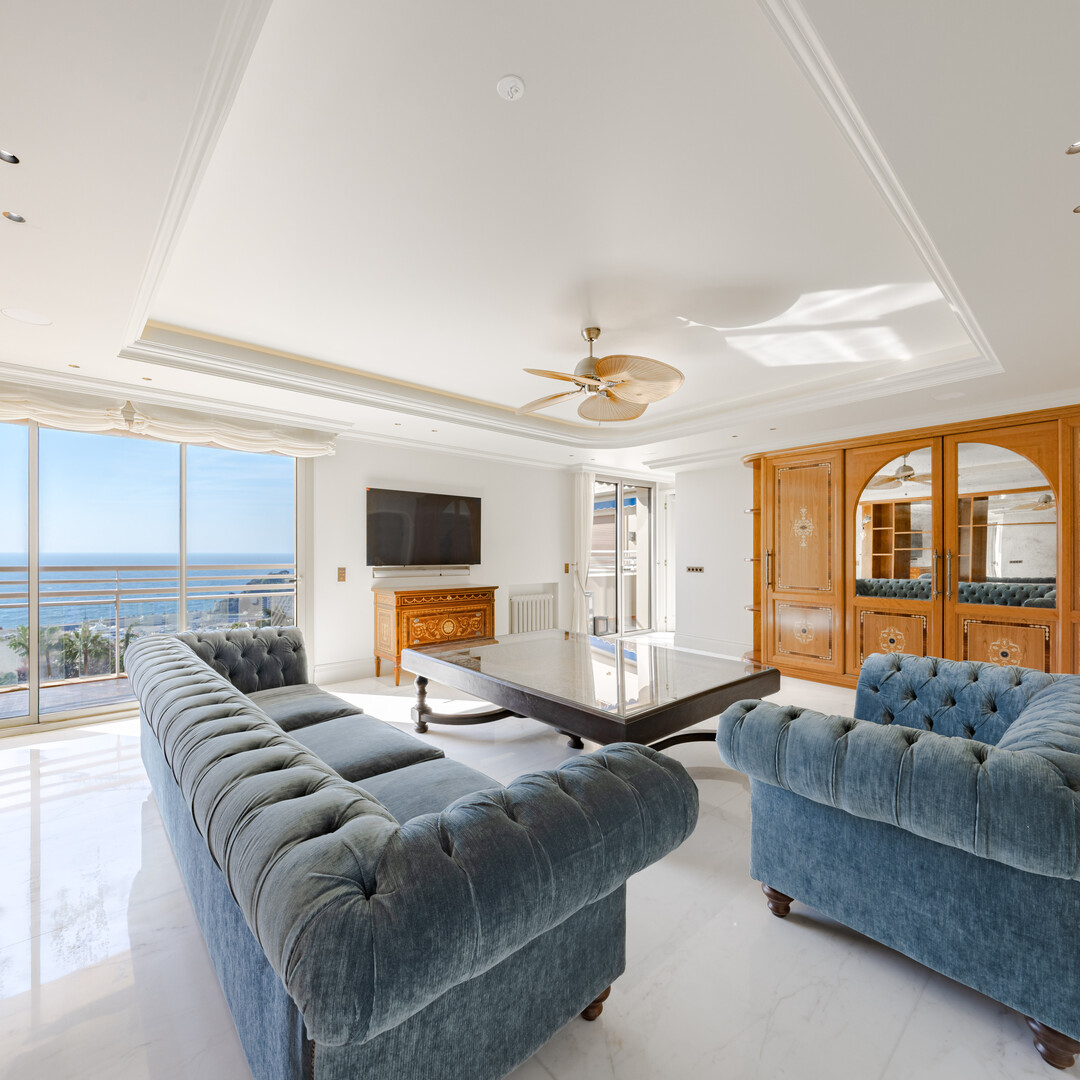 2  BEDROOM APARTMENT RENOVATED WITH SEA VIEW