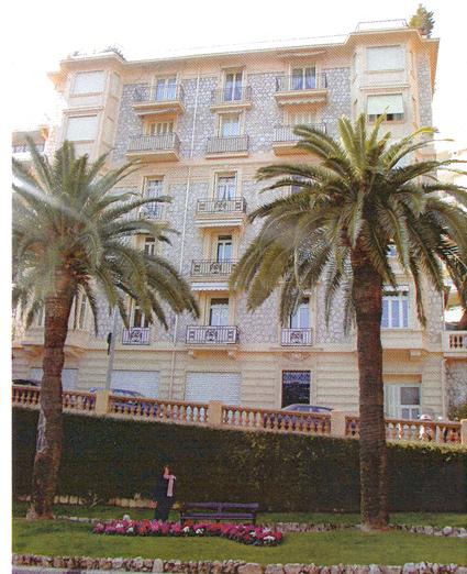 Sole Agent – High-end renovated luxury apartment with sea view