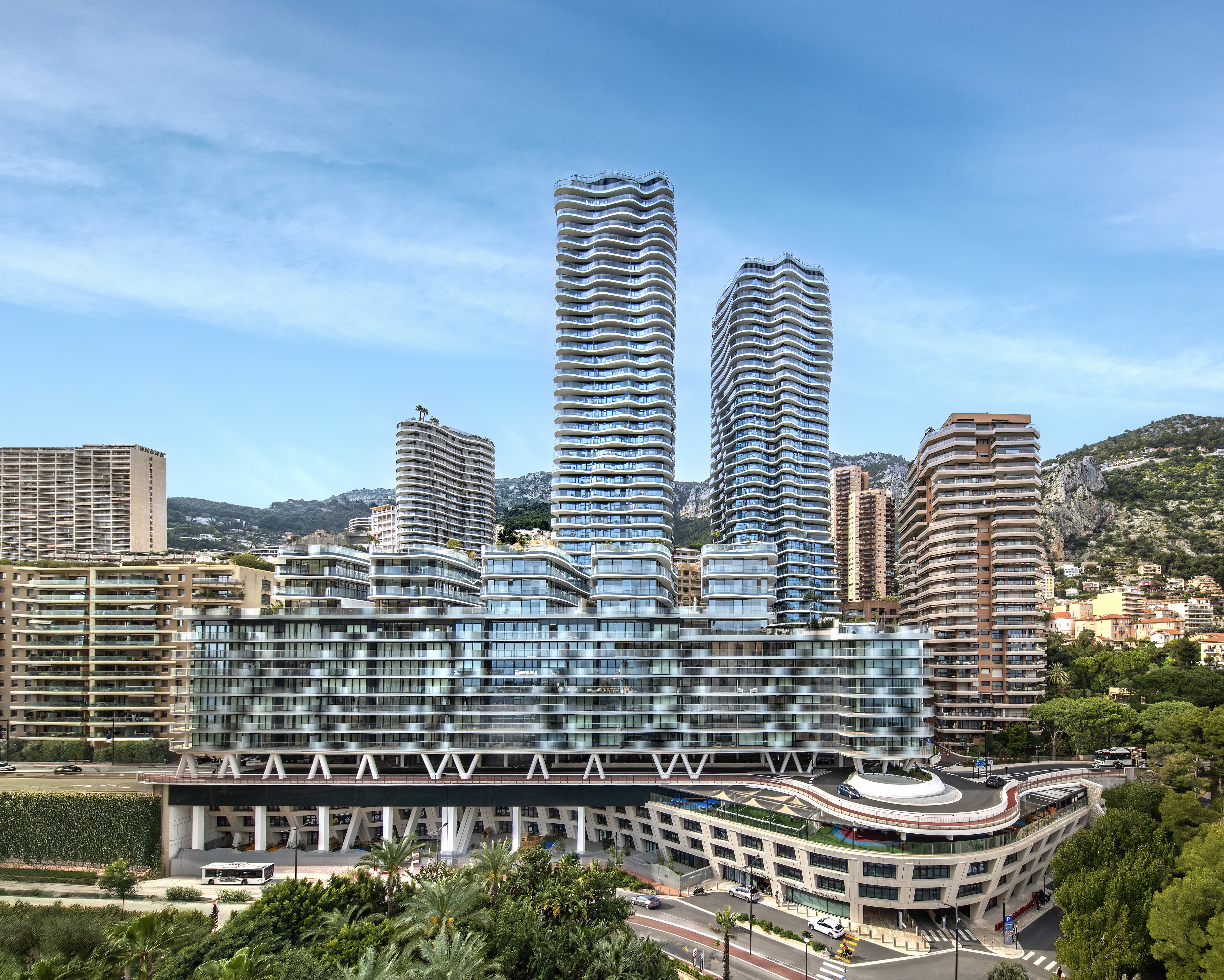 Sole Agent – High-end renovated luxury apartment with sea view