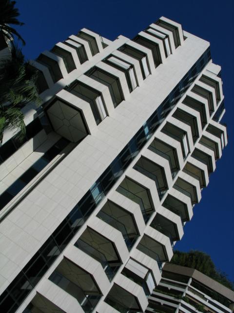 Sole Agent – High-end renovated luxury apartment with sea view