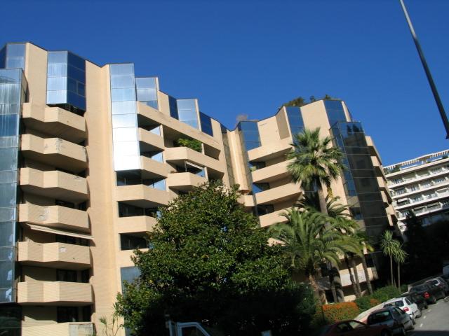 Sole Agent – High-end renovated luxury apartment with sea view