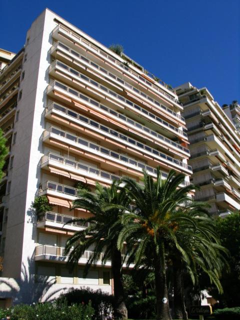 Sole Agent – High-end renovated luxury apartment with sea view